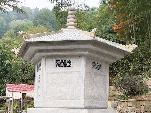 墓塔、石屋